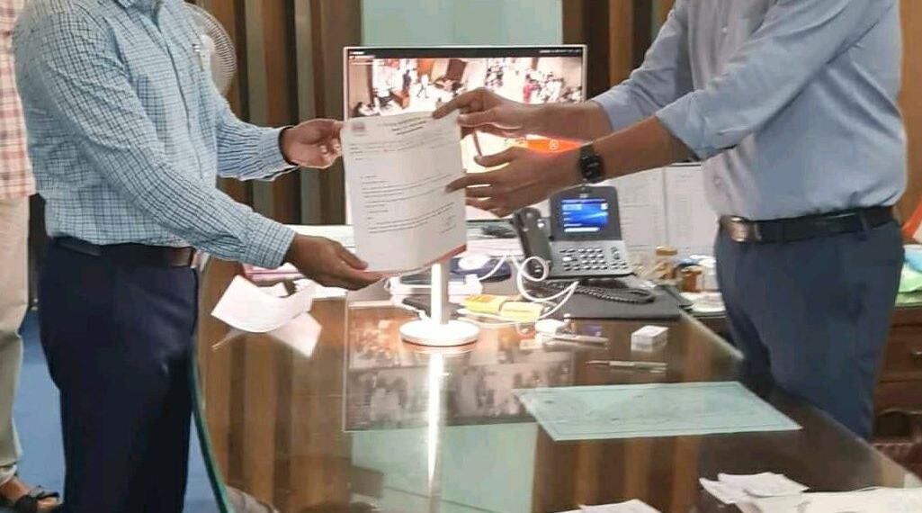 जुईनगरच्या नागरी समस्या सोडविण्यासाठी विजय साळेंचे महापालिका आयुक्तांना साकडे