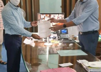 जुईनगरच्या नागरी समस्या सोडविण्यासाठी विजय साळेंचे महापालिका आयुक्तांना साकडे