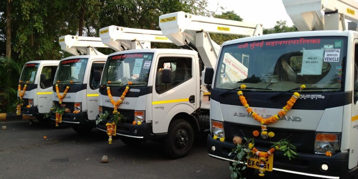 उद्यान विभागाच्या ताफ्यात २३ मीटर उंचीची ४ अत्याधुनिक नवीन वाहने दाखल