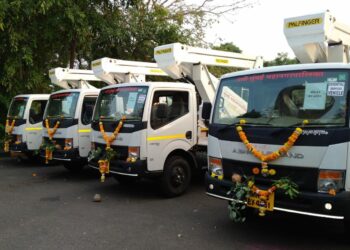 उद्यान विभागाच्या ताफ्यात २३ मीटर उंचीची ४ अत्याधुनिक नवीन वाहने दाखल