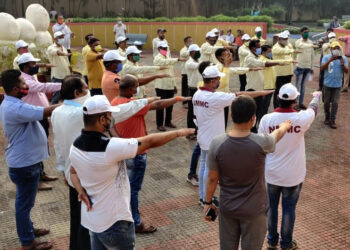 महापालिका कर्मचाऱ्यांना दिली स्वच्छतेची शपथ