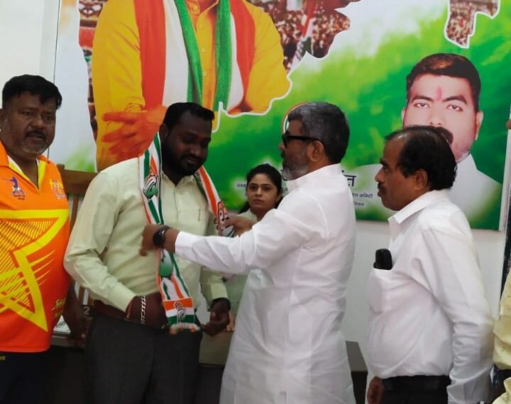 राष्ट्रवादीचे माजी तालुकाध्यक्षांचा कॉग्रेसमध्ये प्रवेश
