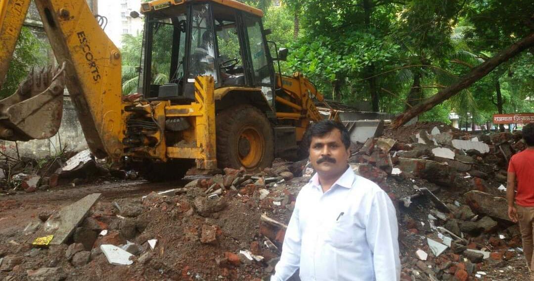 अनधिकृत मार्केट बांधून पालिकेचे लाखो रूपये पाण्यात घालविणाऱ्या महापालिका अधिकाऱ्यांवर मुख्यमंत्रीसाहेब  कारवाई कधी होणार? : संदीप खांडगेपाटील