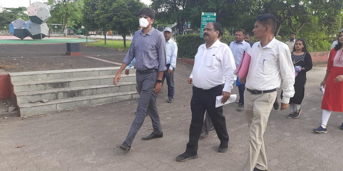 बेलापूर येथील बहुमजली वाहनतळासह वंडर्स पार्कमधील कामाला गती देण्याचे आयुक्तांचे निर्देश