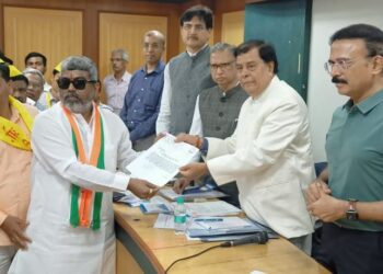 ओबीसी आरक्षण ठेवून निवडणूका घेण्याची कॉंग्रेसची मागणी