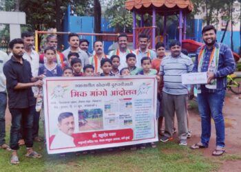 उद्यानातील खेळण्यांच्या दुरूस्तीसाठी राष्ट्रवादीचे ‘भीक मांगो’ आंदोलन