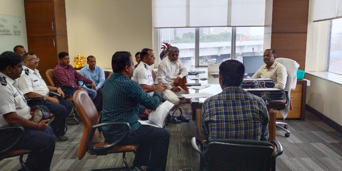 अग्निशमनच्या कर्मचाऱ्यांच्या समस्या लवकरच मार्गी लागणार : रविंद्र सावंत