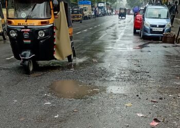 नेरूळ सेक्टर १० मधील वृंदावन सोसायटीसमोरील रस्त्यावरील खड्डे बुजविण्याची राष्ट्रवादीची मागणी