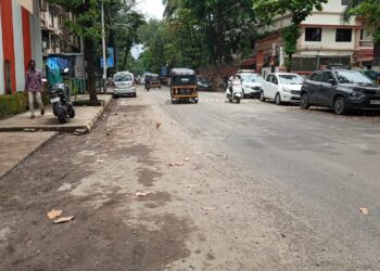 रस्त्याची दुरावस्था करणाऱ्या बिल्डर दंड ठोठावा : रविंद्र सावंत