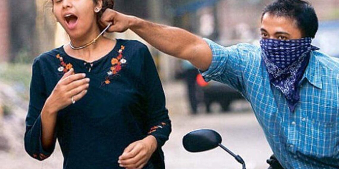 सानपाडामध्ये भरदिवसा महिलेला लुटले