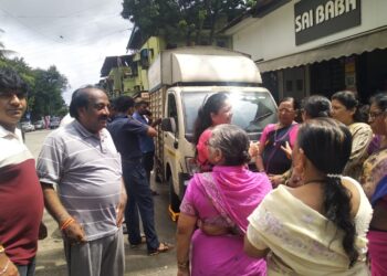 अनधिकृत टॉवरविरोधात नगरसेविकेसह नागरिक रस्त्यावर