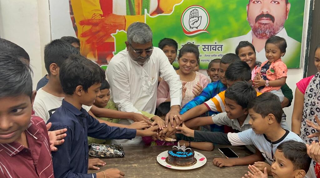नेरूळच्या कॉंग्रेस कार्यालयात बालदिन उत्साहात साजरा