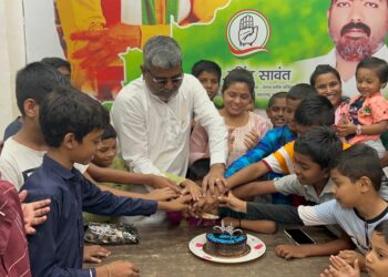 नेरूळच्या कॉंग्रेस कार्यालयात बालदिन उत्साहात साजरा