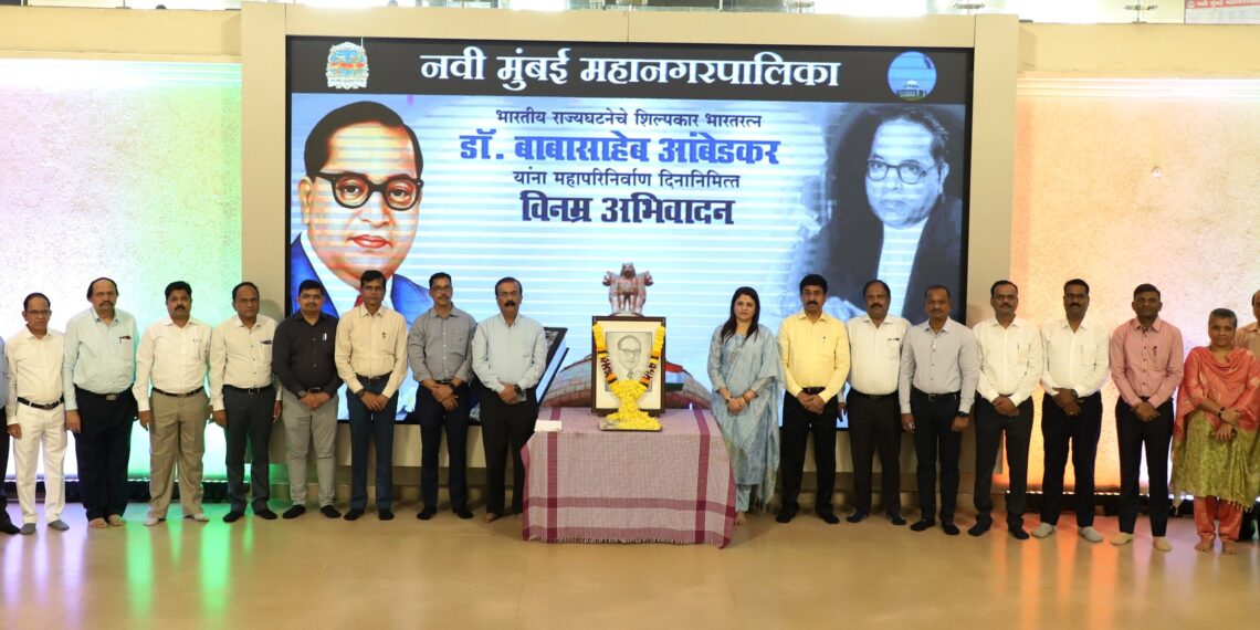 महापरिनिर्वाणदिनानिमित्त महापालिका मुख्यालयात अभिवादन