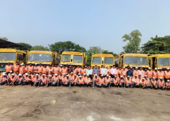 स्वच्छताकर्मींच्या आकर्षक जॅकेट्सद्वारे ओलू – सुकू कचरा वर्गीकरणाचा प्रसार