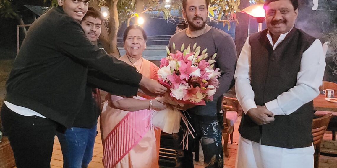 भेट दोघा असामान्यांची