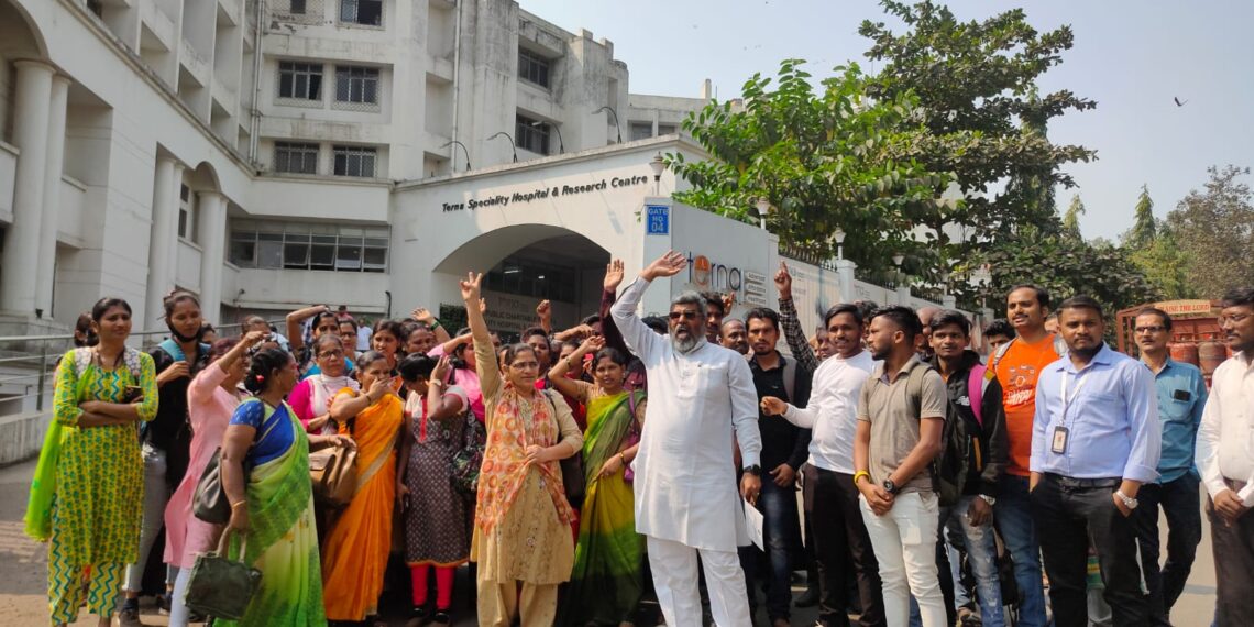 कामगार नेते रविंद्र सावंत यांचा तेरणा रुग्णालय व्यवस्थापणाला दणका