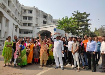 कामगार नेते रविंद्र सावंत यांचा तेरणा रुग्णालय व्यवस्थापणाला दणका