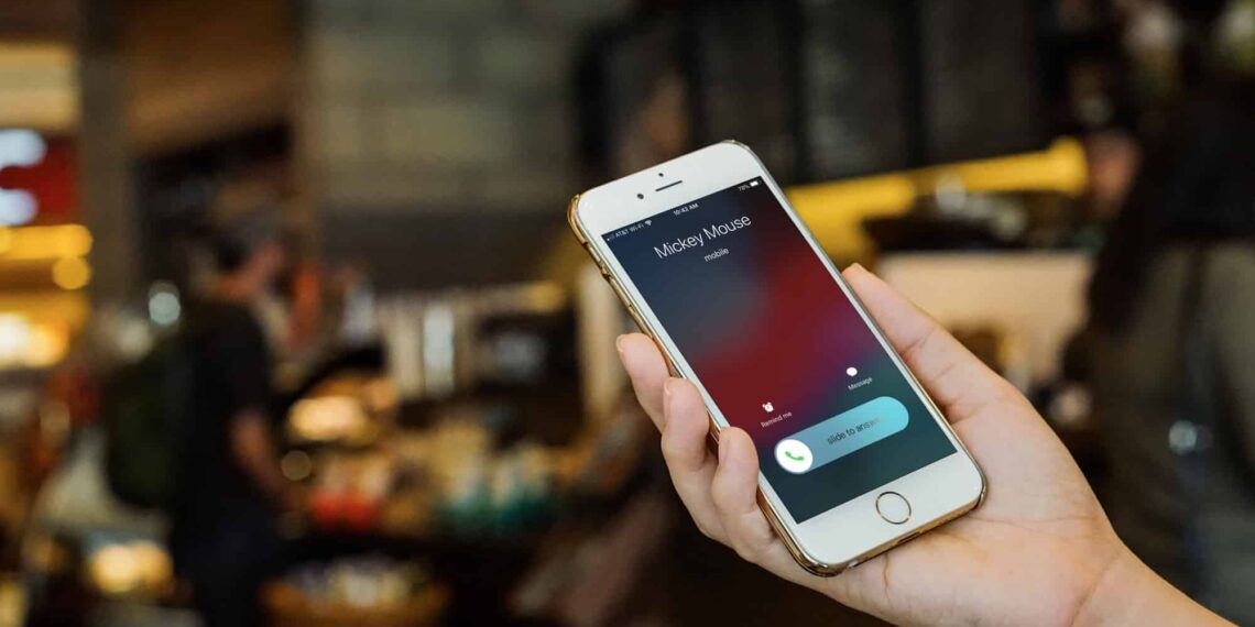 फेक कॉलपासून महिलांनी सावध राहावे