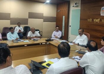 महापालिका आयुक्तांनी घेतला नागरी सेवासुविधांचा सविस्तर आढावा