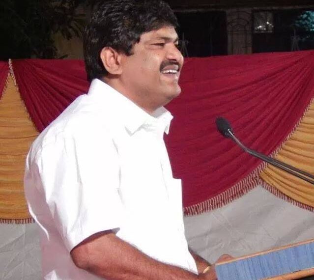 रस्त्यावरील अर्धवट खड्डे बुजवा : भरत जाधव