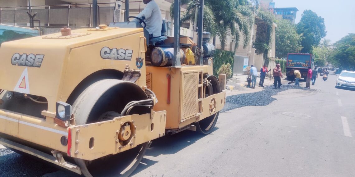 महादेव पवारांच्या इशाऱ्याची पालिकेकडून दखल, रस्त्यांची तात्काळ डागडूजी