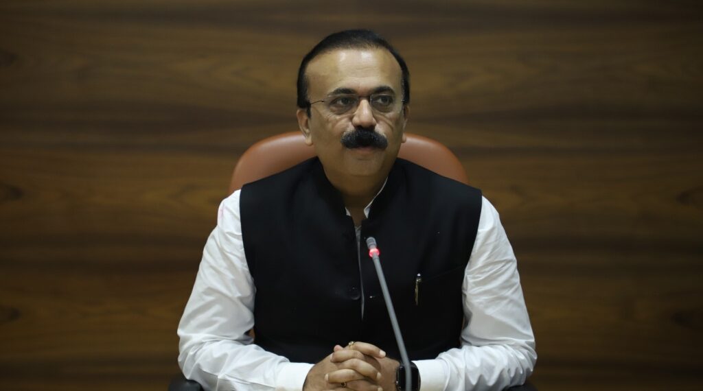 वाढत्या तापमानामुळे नागरिकांनी आवश्यक काळजी घ्यावी : राजेश नार्वेकर