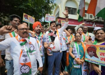 शरद पवारांच्या निवृत्ती मागे घेण्याच्या निर्णयाचे नवी मुंबईत जल्लोषात स्वागत