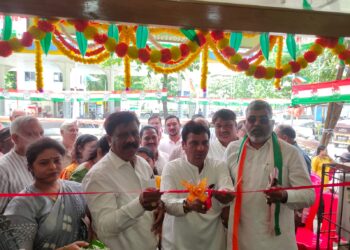 कॉग्रेसच्या जुईनगर येथील जनसंपर्क कार्यालयाचे उद्घाटन