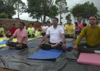 निसर्गाच्या सानिध्यात आमदार प्रशांत ठाकूर यांच्यासमवेत योग दिन उत्साहात साजरा 