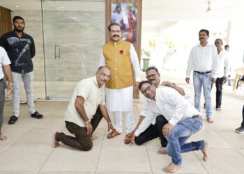 महेंद्रशेठ घरत यांच्या शिष्यांनी केली  गुरुपौर्णिमा साजरी