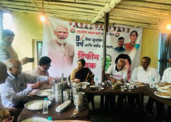 आमदार सौ. मंदाताई म्हात्रे यांच्या नेतृत्वात विविध ठिकाणी टिफिन बैठक उत्साहात