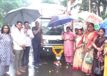 इरर्शाळवाडीच्या ग्रामस्थांना नवी मुंबई भाजपच्या महिला रणरागिंनीची भेट