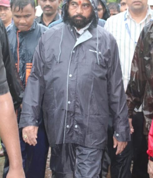 अन् मदतीसाठी सरसावले अनेक हात….! 