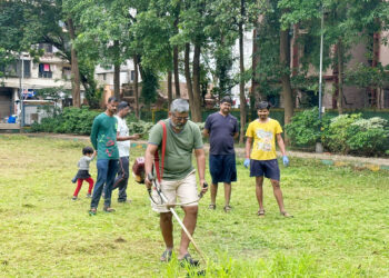 कॉंग्रेसच्या सफाई अभियानामुळे स्वच्छ क्रिडांगणावर मुले खेळायला परतली