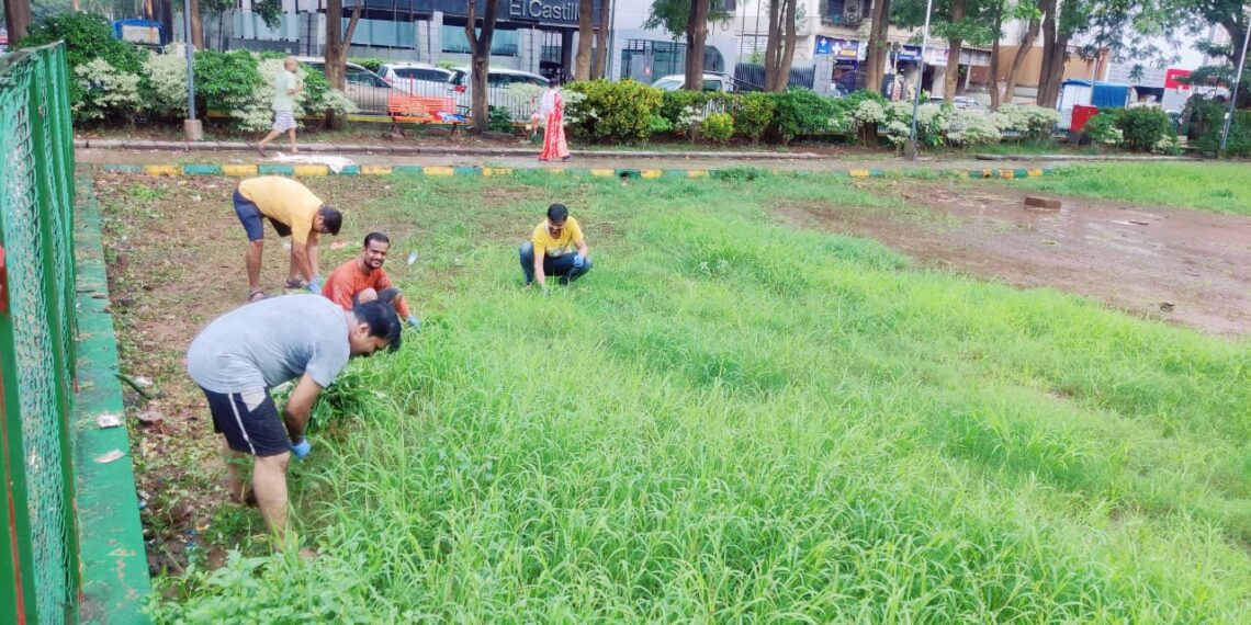 नेरूळ सेक्टर सहामधील नरवीर तानाजी मालुसरे क्रिडांगणात कॉंग्रेसचा स्वच्छता अभियानाचा शुभारंभ