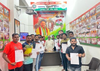 पालिका कंत्राटी वाहनचालकांनी स्विकारले महाराष्ट्र कर्मचारी युनियनचे सदस्यत्व