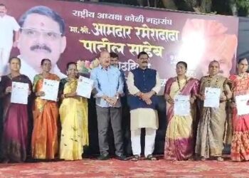 नवी मुंबईतील मच्छी विक्रेत्यांना आ. रमेश पाटील यांच्या वाढदिवसानिमित्त शितपेट्यांचे वाटप