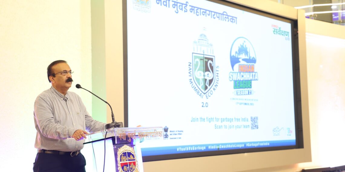 ‘नवी मुंबई इको नाइट्स’ संघाच्या बोधचिन्हाचे आयुक्त राजेश नार्वेकर यांच्या हस्ते अनावरण
