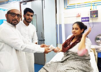 एमआयएमच्या वतीने नेरूळच्या महापालिका रूग्णालयात फळवाटप