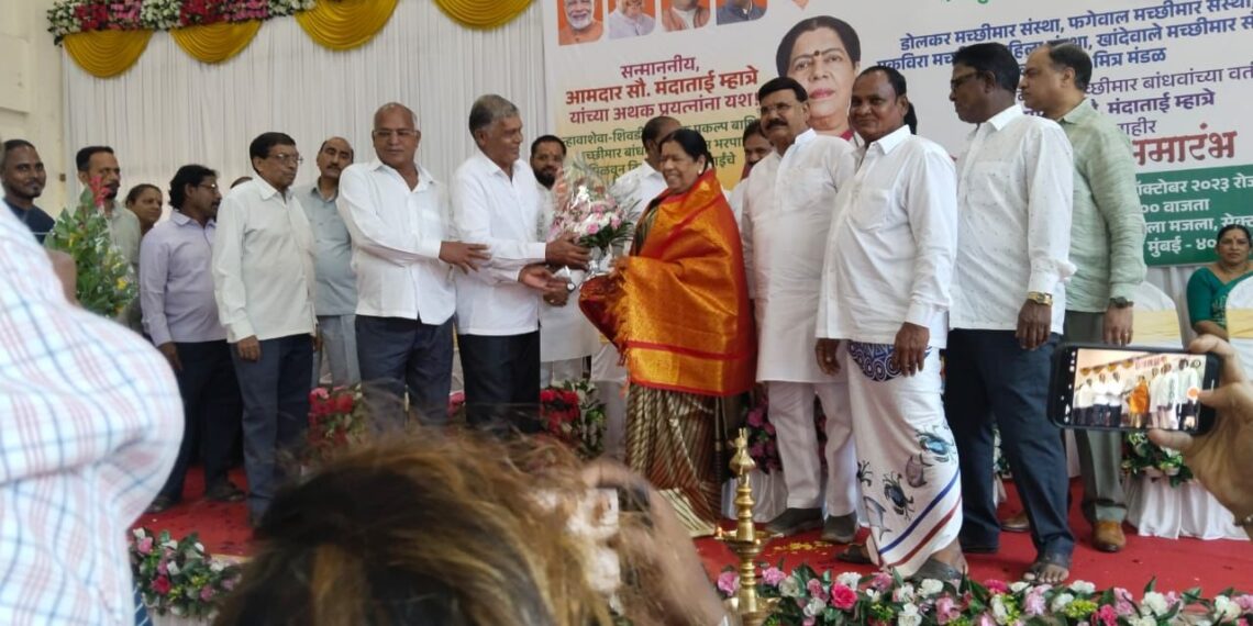 आमदार मंदाताई म्हात्रेंच्या प्रयत्नांमुळे मच्छीमार बांधवांना दिवाळी भेट