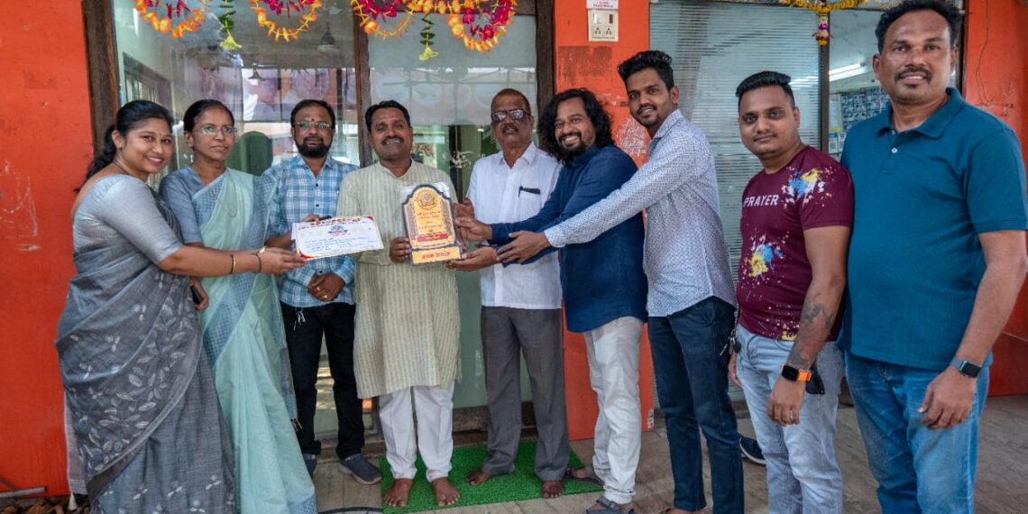 स्फूर्तीगीत ऑडिओ प्रकारात प्रथम क्रमांक विजेते सुनिल म्हात्रे यांचा गुणगौरव