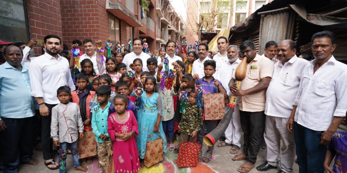 लोकनेते आ. गणेश नाईक यांची आदिवासी बांधवांसोबत दिवाळी उत्साहात