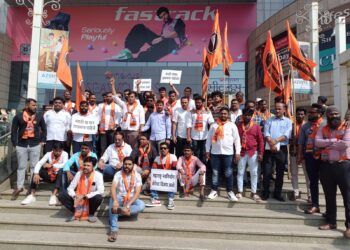 सीवूडस  नेक्सस ग्रँड सेंट्रल मॉल मध्ये मराठी पाट्यांसाठी मनसे आक्रमक