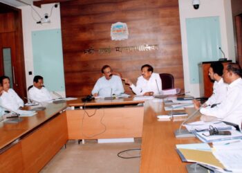 जनतेची कामे केली नाही तर पालिकेचा कारभार बंद पाडू : गणेश नाईक