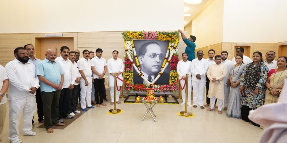 लोकनेते आ. गणेश नाईक यांनी वाहिली भारतरत्न डॉ. आंबेडकर यांना आदरांजली