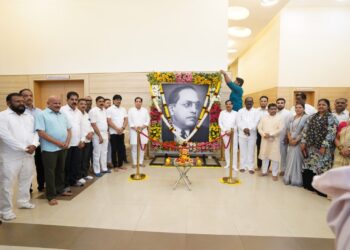 लोकनेते आ. गणेश नाईक यांनी वाहिली भारतरत्न डॉ. आंबेडकर यांना आदरांजली