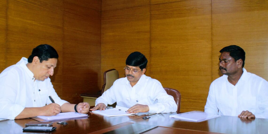 जिल्हाध्यक्ष संदीप नाईक  यांच्या जनता दरबारात समस्यांचे निवारण