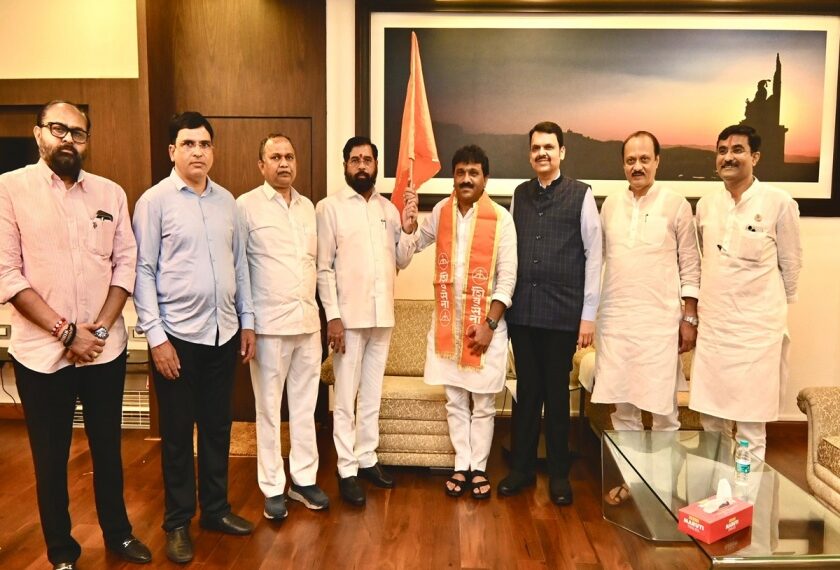 नागपुरात हायव्होल्टेज पॉलिटिकल ड्रामा  स्वत:च्या विद्यमान खासदाराचे तिकीट कापत शिवसेनेने दिले कॉंग्रेस आमदाराला तिकीट