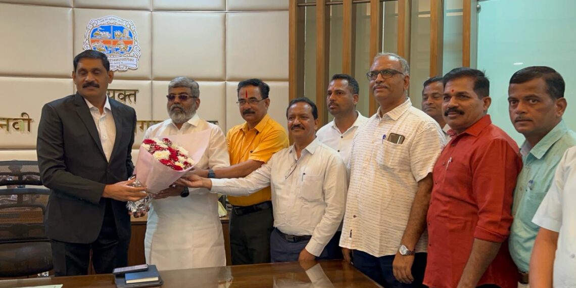 कामगार नेते रविंद्र सावंत यांनी घेतली पालिका आयुक्तांची सदिच्छा भेट